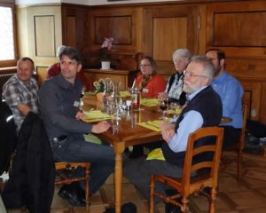 beim Mittagessen