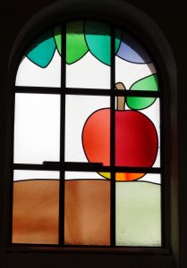 und Früchte hervor.