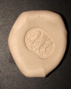 Abdruck eines Skarabäus, im Original ca. 1,5 cm Durchmesser! 
