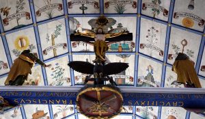 Kreuz von hinten