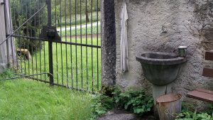  Der Friedhof ist ein unreiner Ort. Wenn man geht, wäscht man sich die Hände.