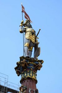 St. Urs blickt stolz auf seine Kathedrale!