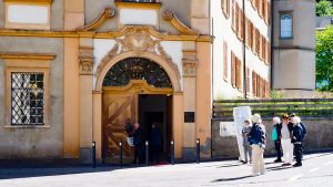 vor dem Domschatzmuseum