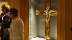 das Kreuz wird immer noch in speziellen Gottesdiensten gebraucht