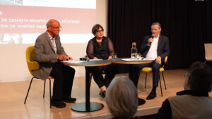 Podium mit Felix Senn, Elisabeth Bronfen, Winfried Bader