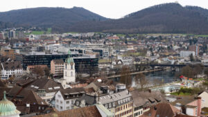 Blick über Olten, auf dem Hügel das Sälischlössli